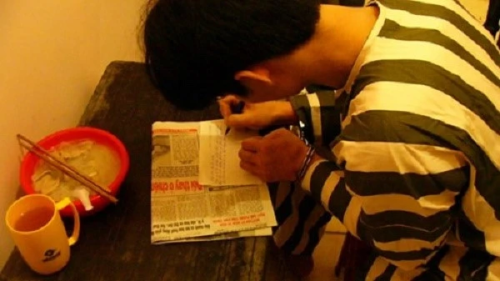 Chuyện về gã tử tù bình ản ăn hết nửa con gà quay trước giờ trả án