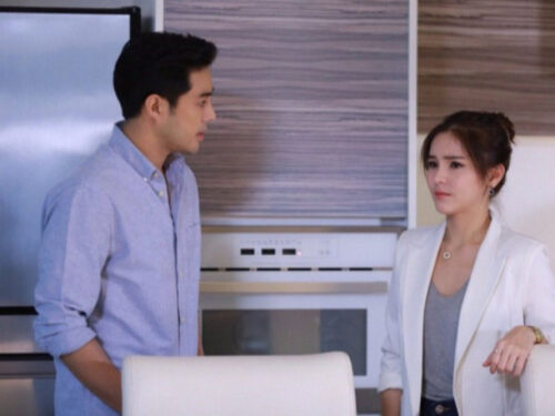 Dọn phòng hộ anh trai, tôi sững sờ khi nhìn thấy bức hình đặt ngay ngắn trên đầu giường