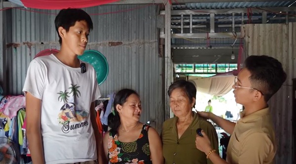 Chàng trai miền Tây bỗng dưng cao đột biến lên tới 2m, có sở thích vô cùng độc lạ