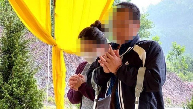 Vụ gửi con chữa bệnh nhận về hũ tro: Người đi cùng ông Quang khai gì?