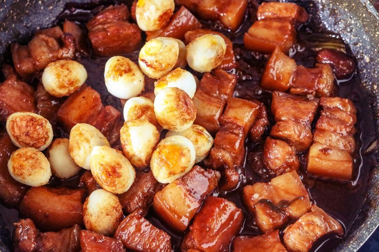 Mát trời làm thịt kho trứng lại thêm vài gia vị kiểu này, ăn xong ai cũng tấm tắc khen