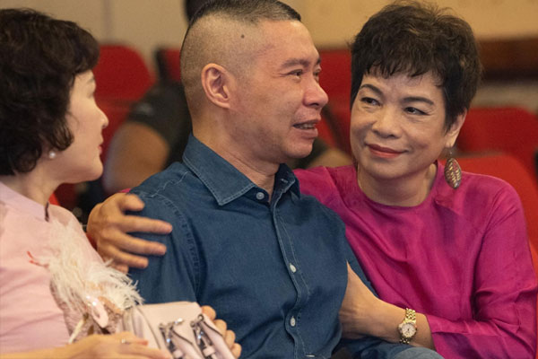 Lệ Quyên cùng giới nghệ sĩ xót xa khi nhìn thấy cảnh NSND Công Lý bật khóc, lý do gây xúc động