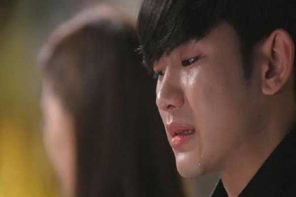 Bị tàn tật trong một vụ tai nạn ô tô, bạn gái chia tay tôi nhưng vợ cũ lại làm điều chẳng ngờ