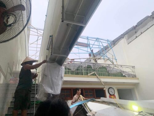 Những hình ảnh tan hoang sau khi cuồng phong bão Noru quét qua các tỉnh miền trung