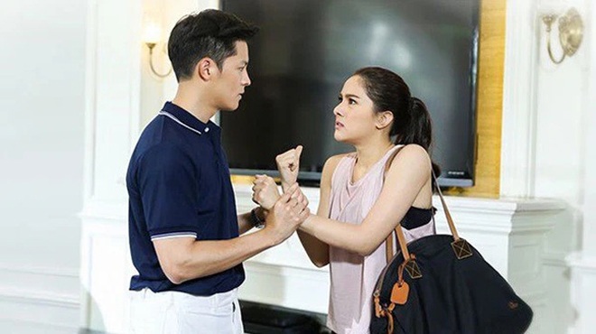 Gia đình đang khó khăn vậy mà chồng còn lén lút chu cấp tiền cho chị dâu