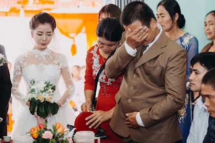 Gà trống nuôi con từ lúc lọt lòng, ngày con đi lấy chồng, tôi đau thắt khi người bạn cũ xuất hiện ôm chầm lấy nó