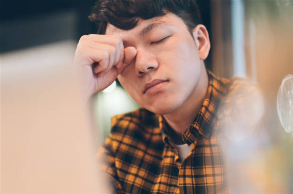 Cô hàng xóm ngoại tình bị bắt ghen nhưng vợ lại nổi giận với tôi