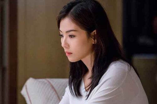 Em trai lấy vợ bố mẹ mượn tiền mà không trả, tôi giận đến phát khóc nhưng chồng lại cười