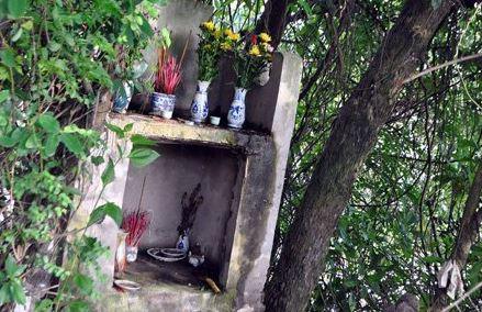 Ngôi mộ vô danh “tự lớn” và hàng loạt chuyện ly kỳ xảy ra khiến người nghe khiếp đảm