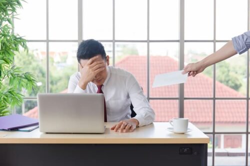 Công ty phá sản nhưng tôi vẫn cố bám trụ, 4 năm sau kết hôn, sếp trả ơn tôi bằng chiếc phong bì đặc biệt