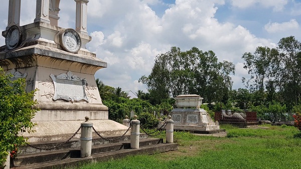 Bí ẩn về ngôi mộ chôn đứng ở Tiền Giang, người dân vừa khiếp sợ vừa oán hận khi nhắc đến