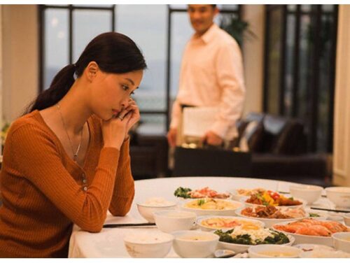 Vợ bị gãy chân chồng “trốn” 2 tháng trời, trở về anh ta tím tái nhìn một thứ trong nhà