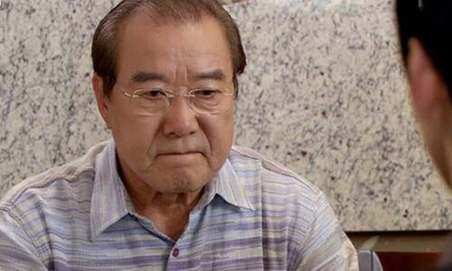 Vợ mất, anh đưa con về bên ngoại sống cùng bố vợ dù bị đuổi, lý do đằng sau khiến tất cả lặng im