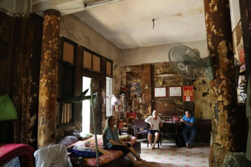 Đại gia Việt lừng lẫy một thời: Đang giàu có bỗng về qu