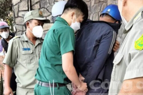 Cô giáo chặn kịp thời thanh niên đổ xăng đòi đốt lớp mẫu giáo có hàng chục em