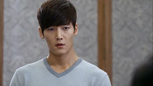 Em trai cưới vợ, nhìn phòng tân hôn mẹ chuẩn bị cho họ, tôi bật khóc đưa vợ ra riêng