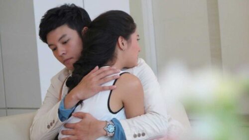 Hiếm muộn 7 năm và 2 lần thụ tinh ống nghiệm thất bại, bố chồng đột ngột lên tiếng khiến tôi khóc như mưa