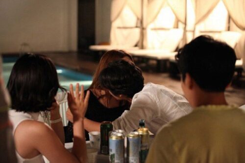 Người phụ nữ chơi trò đổi chồng với đồng nghiệp