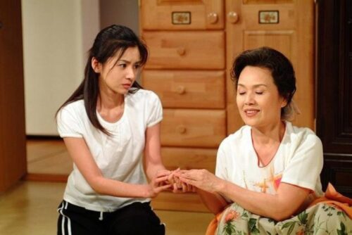 Tân hôn mẹ chồng bỗng đuổi chồng tôi ra ngoài, nghe lời bà nói tôi vội vàng cảm ơn