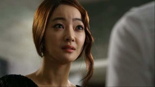 Tôi bắt vợ nghỉ việc về quê sống sau 1 tháng thấy cô ấy ngồi ăn ốc với chị hàng xóm