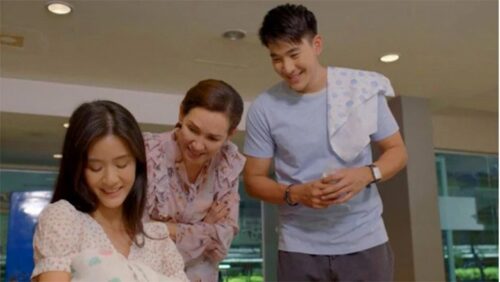 Vợ tôi bầu mà mỗi tháng bà ngoại không cho nổi 3 triệu mua sữa, thật không biết thương con cháu