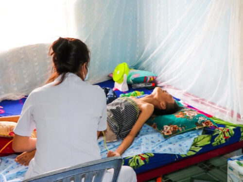 Cô gái 24 tuổi bị xe khách cán ngang người, chỉ còn 2 % sự sống khiến cha mẹ ngã quỵ giờ ra sao