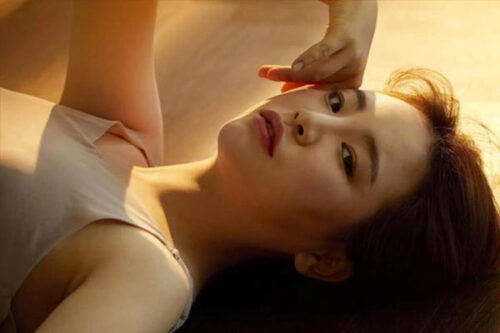 Vợ 40 tuổi cặp kè trai 28, về bảo chồng: Anh ấy với em là tình yêu đích thực!