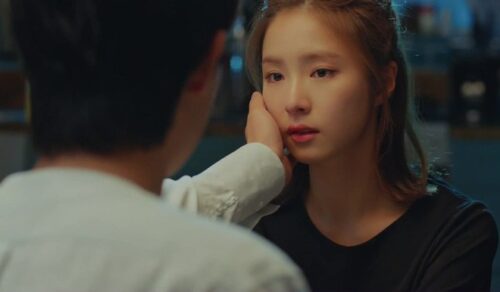 Bố mẹ tự hào vì rể quý đi làm xa 3 năm mang về 500 triệu, còn tôi cho anh ta cái bạt tai