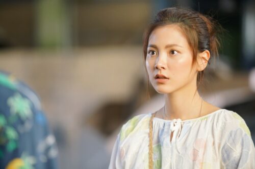 Ngày lễ chồng cũ gửi hoa chúc mừng nhưng không trả lời tin nhắn, có dịp tôi vào nhà anh chơi thì sững sờ