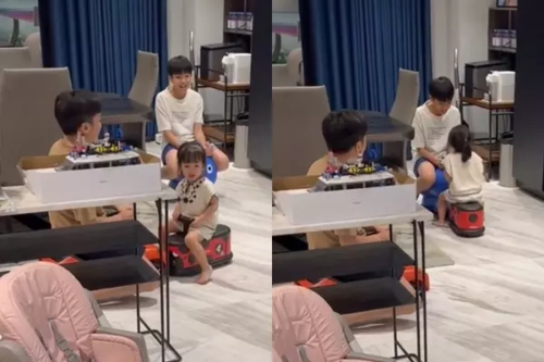 Mới đây, Đàm Thu Trang đăng clip gây chú ý, ghi lại cảnh Cường Đô La cùng 2 nhóc tỳ Subeo, Suchin tổ chức đua xe trong biệt thự triệu đô. Theo đó, cha con doanh nhân phố núi cùng nhau “đua tốc độ” trên xe đồ chơi. Bên cạnh bố và anh trai, nhóc tỳ Suchin khiến ai nấy bật cười với biểu cảm “cool ngầu” khi cầm lái. ADVERTISEMENT Dù có chút “m.áu chiến” khi sẵn sàng đụng vào anh và bố, song Suchin cũng rất tuân thủ “đèn tín hiệu giao thông”. Đính kèm clip, Đàm Thu Trang hóm hỉnh: “Tối nào các tay đua cũng làm loạn hết cả nhà lên, loạn rồi, loạn hết rồi”. 3 bố con Cường Đô La đua xe, Suchin biểu cảm chuẩn chị đại - Hình 1 ADVERTISEMENT Cường Đô La “đua xe” cùng 2 con nhỏ. 3 bố con Cường Đô La đua xe, Suchin biểu cảm chuẩn chị đại - Hình 2 Biểu cảm “cool ngầu” của Suchin. 3 bố con Cường Đô La đua xe, Suchin biểu cảm chuẩn chị đại - Hình 3 ADVERTISEMENT Nhóc tỳ cũng khá “m.áu chiến” khi sẵn sàng đụng độ cả bố lẫn anh. 3 bố con Cường Đô La đua xe, Suchin biểu cảm chuẩn chị đại - Hình 4 3 bố con Cường Đô La đua xe, Suchin biểu cảm chuẩn chị đại - Hình 5 ADVERTISEMENT Cường Đô La rất chịu khó “nhập vai” để chơi đùa cùng 2 con nhỏ. 3 bố con Cường Đô La đua xe, Suchin biểu cảm chuẩn chị đại - Hình 6 Bà ngoại Suchin cũng bật cười với cô bé, bày tỏ: “Hiếu chiến ra phết”. ADVERTISEMENT Clip: Cường Đô La đua xe cùng các con. Subeo chào đời năm 2010, là trái ngọt hôn nhân của Cường Đô La và Hồ Ngọc Hà. Sau khi bố mẹ đường ai nấy đi, nhóc tỳ sống với cả hai bên gia đình, vẫn nhận được sự chăm sóc chu đáo, yêu thương đủ đầy. Suchin chào đời vào tháng 8/2020, tên thật Tuệ San, là trái ngọt hôn nhân của Cường Đô La và Đàm Thu Trang. Subeo và Suchin được xem là những nhóc tỳ “ngậm thìa vàng” từ khi còn nhỏ, bởi gia đình có tiềm lực kinh tế. 3 bố con Cường Đô La đua xe, Suchin biểu cảm chuẩn chị đại - Hình 7 ADVERTISEMENT Vẻ đáng yêu của Suchin. 3 bố con Cường Đô La đua xe, Suchin biểu cảm chuẩn chị đại - Hình 8 3 bố con Cường Đô La đua xe, Suchin biểu cảm chuẩn chị đại - Hình 9 ADVERTISEMENT Cô bé bên bố và anh trai. 3 bố con Cường Đô La đua xe, Suchin biểu cảm chuẩn chị đại - Hình 10 3 bố con Cường Đô La đua xe, Suchin biểu cảm chuẩn chị đại - Hình 11 ADVERTISEMENT Tổ ấm hạnh phúc của Cường Đô La – Đàm Thu Trang.