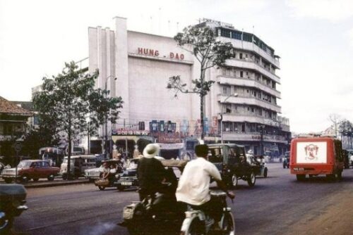 Đại gia Việt giàu có một thời: Từ chàng trai sửa xe đạp trở thành ông chủ của rạp hát nổi tiếng