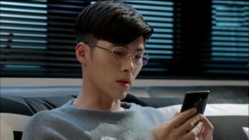 Kết hôn hơn 1 năm, người yêu cũ của chồng bỗng nhắn tin tới đòi anh thực hiện lời hứa