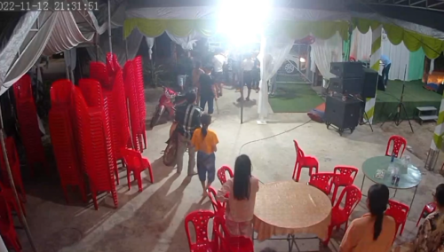 Đang đám cưới linh đình thì nhóm người lạ đến nổ 7 phát súng