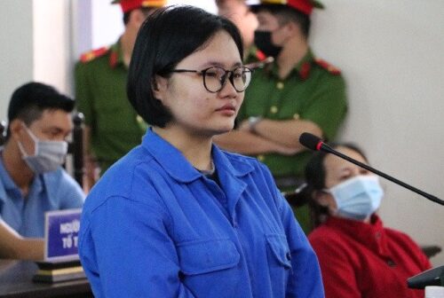 Nữ sinh đầu độc cha bằng chất xyanua rồi tạo hiện trường giả khai gì trước tòa?