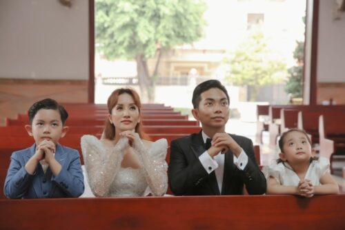 Phan Hiển hạnh phúc khi được cử hành hôn lễ trong nhà thờ