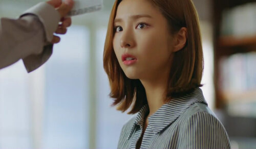 Anh trai lương 30 triệu vẫn phải xin vợ 100 nghìn tiêu vặt, tôi trách chị để rồi sốc khi chị mở điện thoại lên