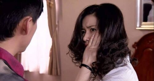 Ly hôn 1 năm, nằm viện hỏi vay tiền chồng cũ