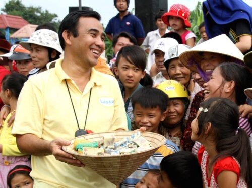 Thực hư “MC giàu nhất Việt Nam” ngưng giúp người nghèo, dành thời gian cho vợ con