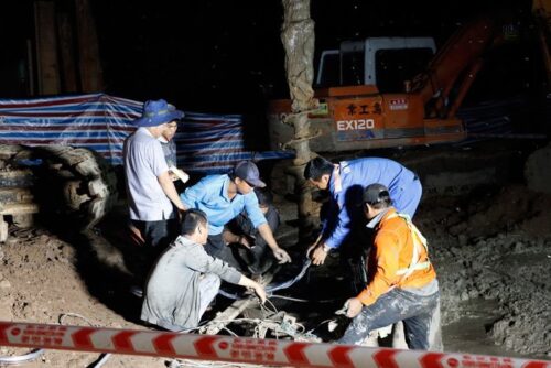 Bé trai rơi xuống ống cọc bê tông tử vong