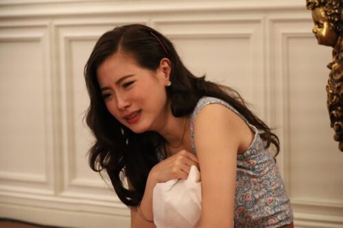 Chồng nhắn tin đã nấu cơm tối chờ sẵn, đi làm về vào bếp mở lồng bàn tôi ngất lịm