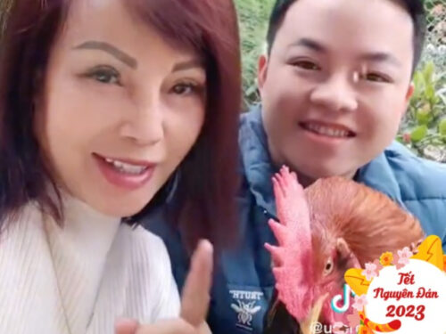 Cô dâu Thu Sao và chồng trẻ đón Tết Quý Mão hoành tráng tại nhà riêng, nhan sắc trẻ chục tuổi