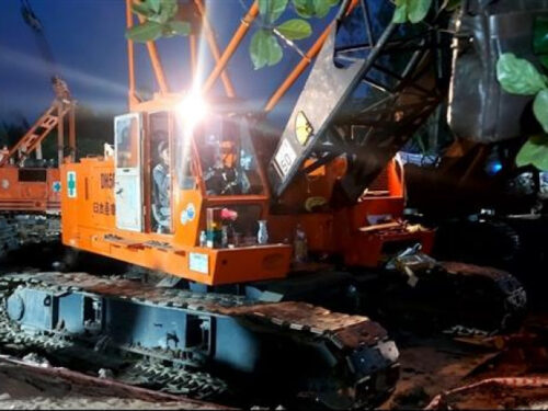 Vụ bé trai rơi trong ống trụ bê tông: Lực lượng cứu hộ chỉ còn cách đáy ống bê-tông 5m đất