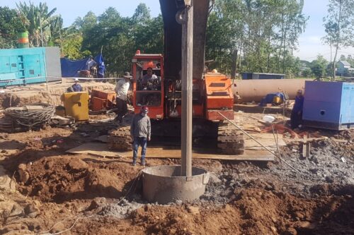 Sắp hoàn tất việc cứu bé trai rơi xuống trụ bê tông sâu 35m