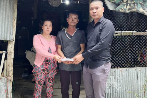 Lộc Fuho về Đồng Tháp thăm hỏi gia đình bé trai rơi xuống trụ bê tông