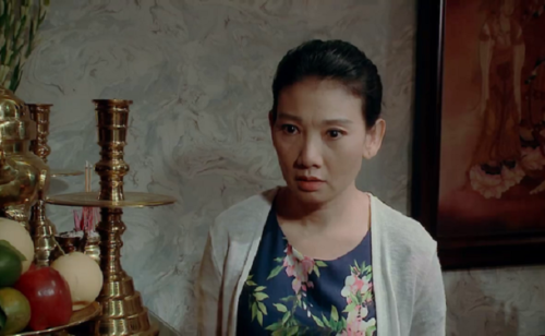 Nửa đêm dậy đi vệ sinh, vô tình nghe con dâu nói trong phòng, tôi rưng rưng nước mắt