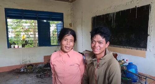 Trai tân 20 tuổi lấy người đàn bà goá 40 tuổi làm vợ, bất chấp lời chế giễu của thiên hạ