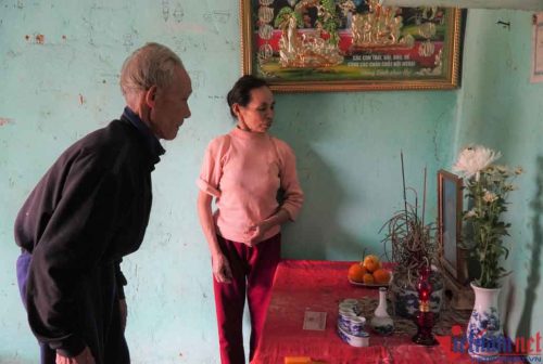 Bố mẹ già ngã quỵ khi nhận hài cốt con trai qua Campuchia làm việc