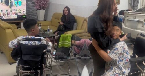 Mẹ trở về nhà sau 4 năm biền biệt, con trai ngơ ngác hỏi “đây là ai?”