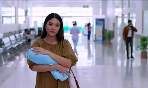 Ngày đi đẻ bạn trai mất hút, 3 tháng sau gặp mẹ anh, nghe bác nói tôi òa khóc nức nở