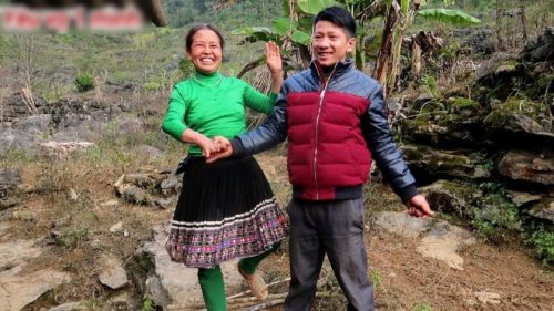 Trai tân 25 tuổi cưới người đàn bà góa chồng 52 tuổi bất ngờ thông báo tin vui